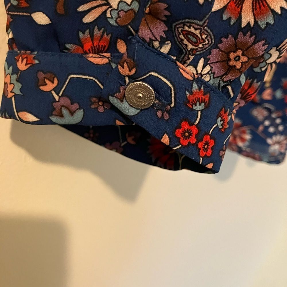 Love 21 Floral Blouse, excellent condition, size medium - Picture 4 of 4